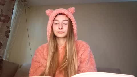 Hi My name is Elina Im 18 years old. online show from September 11, 2025, 7:08 am