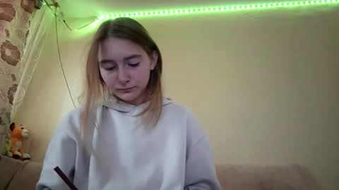 Hi My name is Elina Im 18 years old. online show from September 17, 2025, 6:37 am