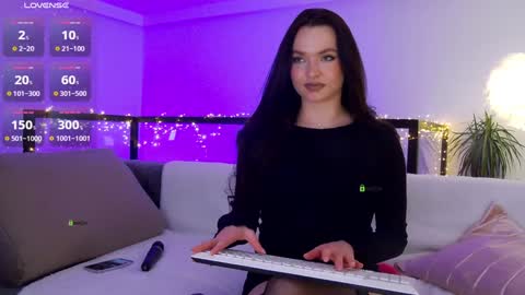 Marina online show from December 30, 2024, 3:57 pm