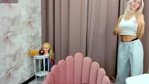 Luucy UTC1 Mon Tue Wed Thu Fri 0500-1130 online show from October 16, 2025, 2:56 am