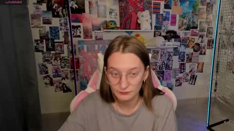 maryyy_may online show from September 16, 2025, 5:03 pm