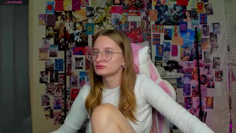 maryyy_may online show from September 19, 2025, 4:29 pm