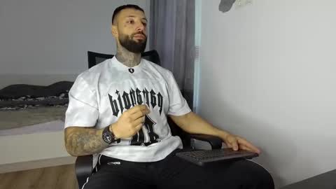 Snapshot of masculineguy69 chatting on October 15, 2025, 6:35 am masculineguy69 online show from October 15, 2025, 6:35 am