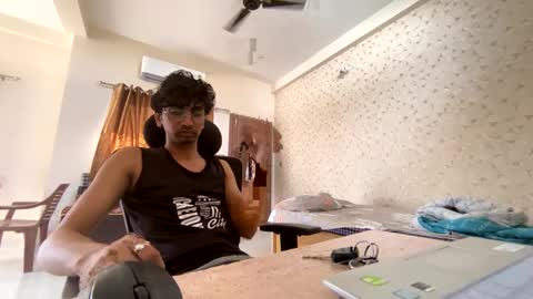 maskboyz2003 online show from October 6, 2025, 3:37 am