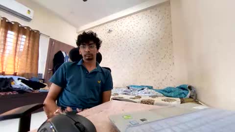 maskboyz2003 online show from October 24, 2025, 3:58 am