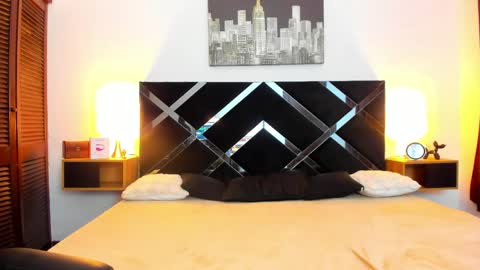 Scarlet  online show from April 17, 2026, 8:23 pm