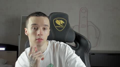 Snapshot of mason_warhol chatting on December 31, 2024, 5:29 pm Mason online show from December 31, 2024, 5:29 pm