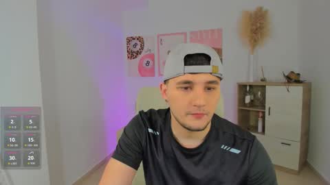 Snapshot of massimo_fiore chatting on February 25, 2026, 2:21 am Massimo online show from February 25, 2026, 2:21 am