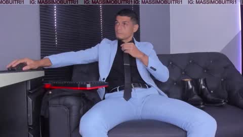 I am Massimo online show from November 30, 2025, 1:04 pm