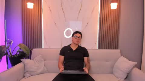 massimo_ross online show from April 16, 2026, 10:16 am