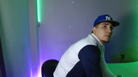 massimo_vidal online show from November 30, 2025, 2:37 am