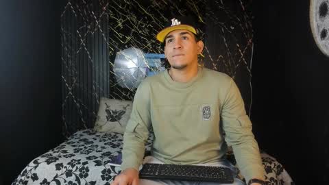 massimo_vidal online show from February 10, 2026, 2:10 pm