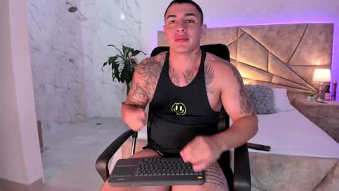 Snapshot of massimocontie_ chatting on December 7, 2024, 2:02 pm Massimo Contie online show from December 7, 2024, 2:02 pm