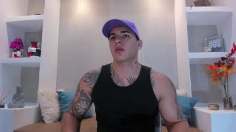 Snapshot of massimocontie_ chatting on December 17, 2024, 12:00 pm Massimo Contie online show from December 17, 2024, 12:00 pm