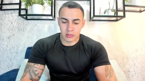 Snapshot of massimocontie_ chatting on February 6, 2025, 10:59 am Massimo Contie online show from February 6, 2025, 10:59 am