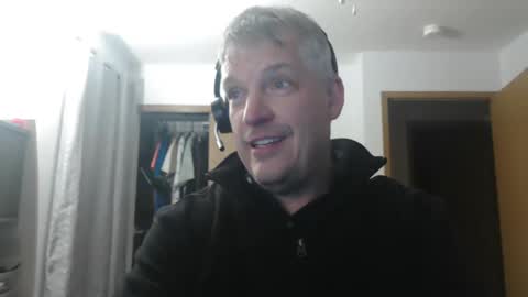 Snapshot of master_thorn chatting on December 6, 2024, 4:03 am Master Thorn online show from December 6, 2024, 4:03 am
