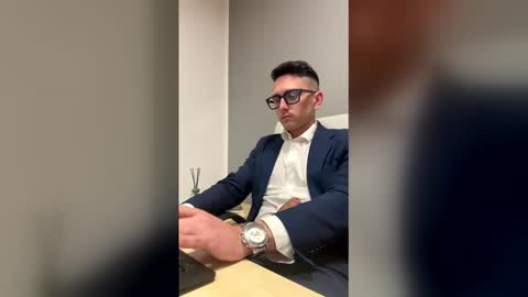 Snapshot of masterboss_fl chatting on April 13, 2026, 11:48 am Master Boss online show from April 13, 2026, 11:48 am