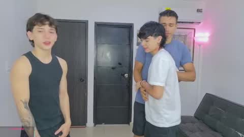 Snapshot of masters_sexx chatting on June 9, 2026, 11:11 am Team Cris Darwin- Fernando- Stiven- David online show from June 9, 2026, 11:11 am
