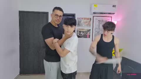 Snapshot of masters_sexx chatting on June 19, 2026, 11:03 am Team Cris Darwin- Fernando- Stiven- David online show from June 19, 2026, 11:03 am