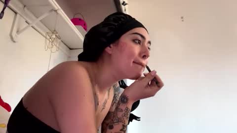 masturbatingmariamiller online show from November 27, 2025, 9:50 pm