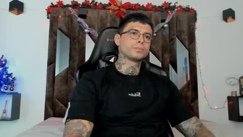 mateo_dilucajs1 online show from December 21, 2025, 9:22 pm