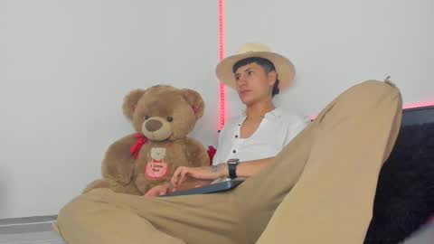 mateo_escobar online show from October 20, 2025, 2:12 am