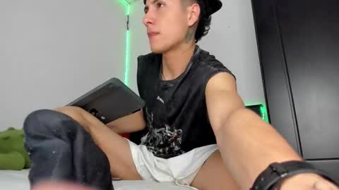 mateo_escobar online show from December 17, 2025, 6:03 pm