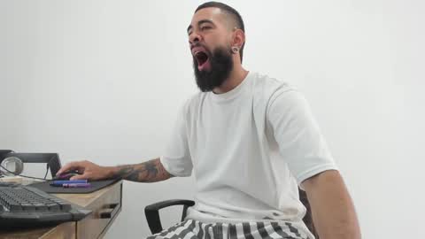 Snapshot of matheusbeard2 chatting on December 17, 2024, 5:26 pm Matheus online show from December 17, 2024, 5:26 pm