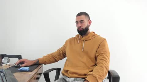 Snapshot of matheusbeard2 chatting on December 30, 2024, 4:19 pm Matheus online show from December 30, 2024, 4:19 pm