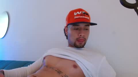 STRURIBE ON INSTAGRAM online show from February 16, 2026, 12:45 pm