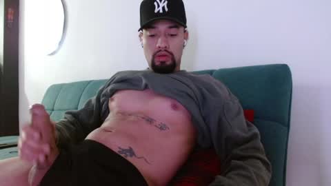 STRURIBE ON INSTAGRAM online show from April 1, 2026, 11:00 am