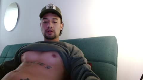 STRURIBE ON INSTAGRAM online show from April 21, 2026, 11:29 pm