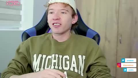 Snapshot of mathwx_ chatting on October 29, 2025, 11:23 am Alejandro Alex online show from October 29, 2025, 11:23 am