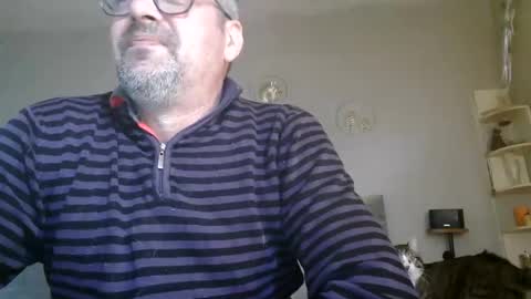 Snapshot of matrike1 chatting on May 16, 2026, 12:15 pm matrike1 online show from May 16, 2026, 12:15 pm