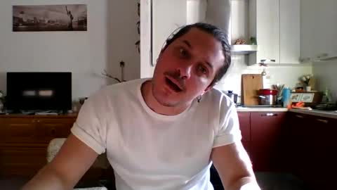 Snapshot of matteushh87 chatting on January 16, 2025, 8:33 am matteushh87 online show from January 16, 2025, 8:33 am