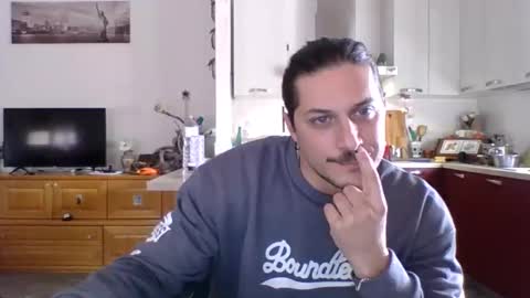 Snapshot of matteushh87 chatting on February 12, 2025, 9:42 am matteushh87 online show from February 12, 2025, 9:42 am