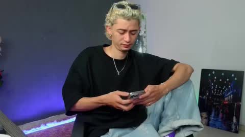 Snapshot of mattias_dantee chatting on October 17, 2025, 12:08 pm mattias online show from October 17, 2025, 12:08 pm