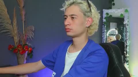 Snapshot of mattias_dantee chatting on October 18, 2025, 12:13 am mattias online show from October 18, 2025, 12:13 am