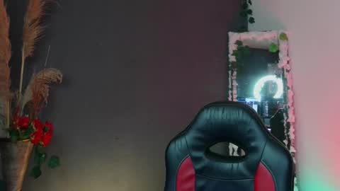 Snapshot of mattias_dantee chatting on October 21, 2025, 12:33 am mattias online show from October 21, 2025, 12:33 am