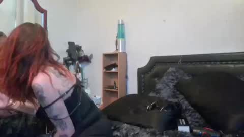 Snapshot of matty_tina chatting on December 4, 2024, 1:09 pm Tina and Matty online show from December 4, 2024, 1:09 pm