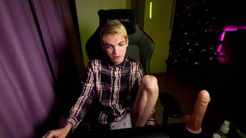 Snapshot of mattyaiden chatting on December 3, 2024, 1:10 pm Matty Aiden online show from December 3, 2024, 1:10 pm