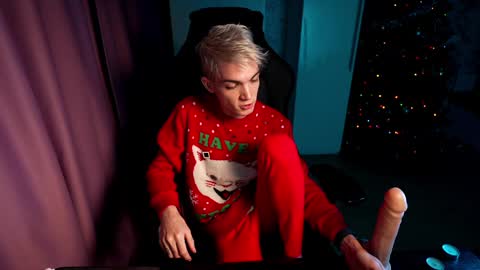 Snapshot of mattyaiden chatting on December 22, 2024, 1:55 pm Matty Aiden online show from December 22, 2024, 1:55 pm