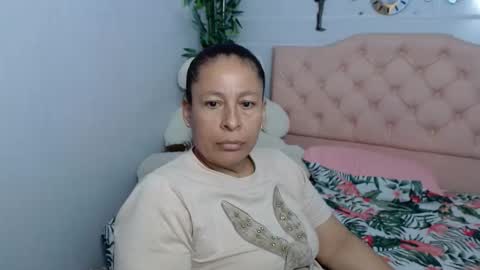 Snapshot of mature_martina_ chatting on September 26, 2025, 11:31 pm Martina online show from September 26, 2025, 11:31 pm