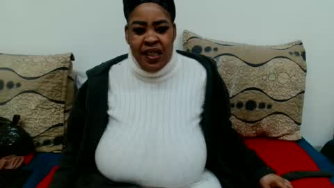 Snapshot of maturedbootyqueen chatting on June 7, 2026, 8:01 pm QUEEN online show from June 7, 2026, 8:01 pm