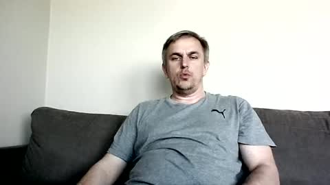 Snapshot of matureontheedge chatting on June 18, 2026, 5:39 pm matureontheedge online show from June 18, 2026, 5:39 pm
