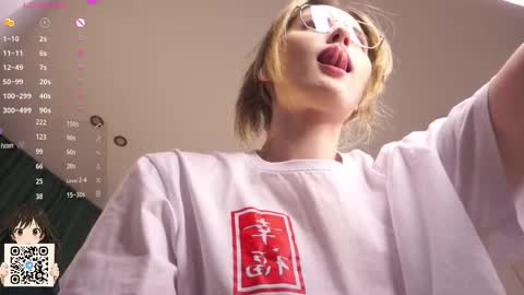 Lily online show from December 15, 2025, 4:22 pm