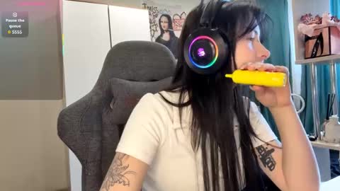 Snapshot of mavismills chatting on June 3, 2026, 11:35 am Mavis online show from June 3, 2026, 11:35 am