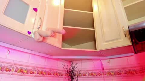 Mavy  online show from December 12, 2024, 5:48 pm