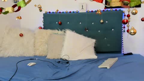 max_and_peter online show from December 10, 2024, 10:26 pm