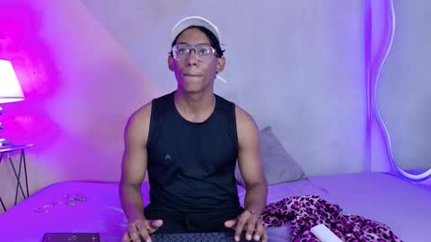 max_cumpower72 online show from September 14, 2025, 9:36 pm